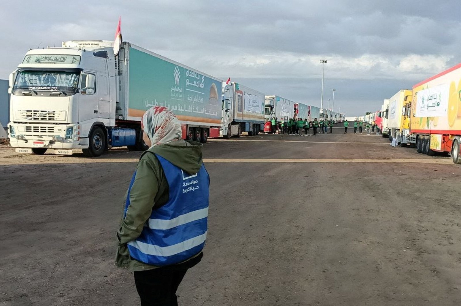 Trucks Line Up At Egypt-Gaza Border After Key Aid Deal Struck | Daily Sabah