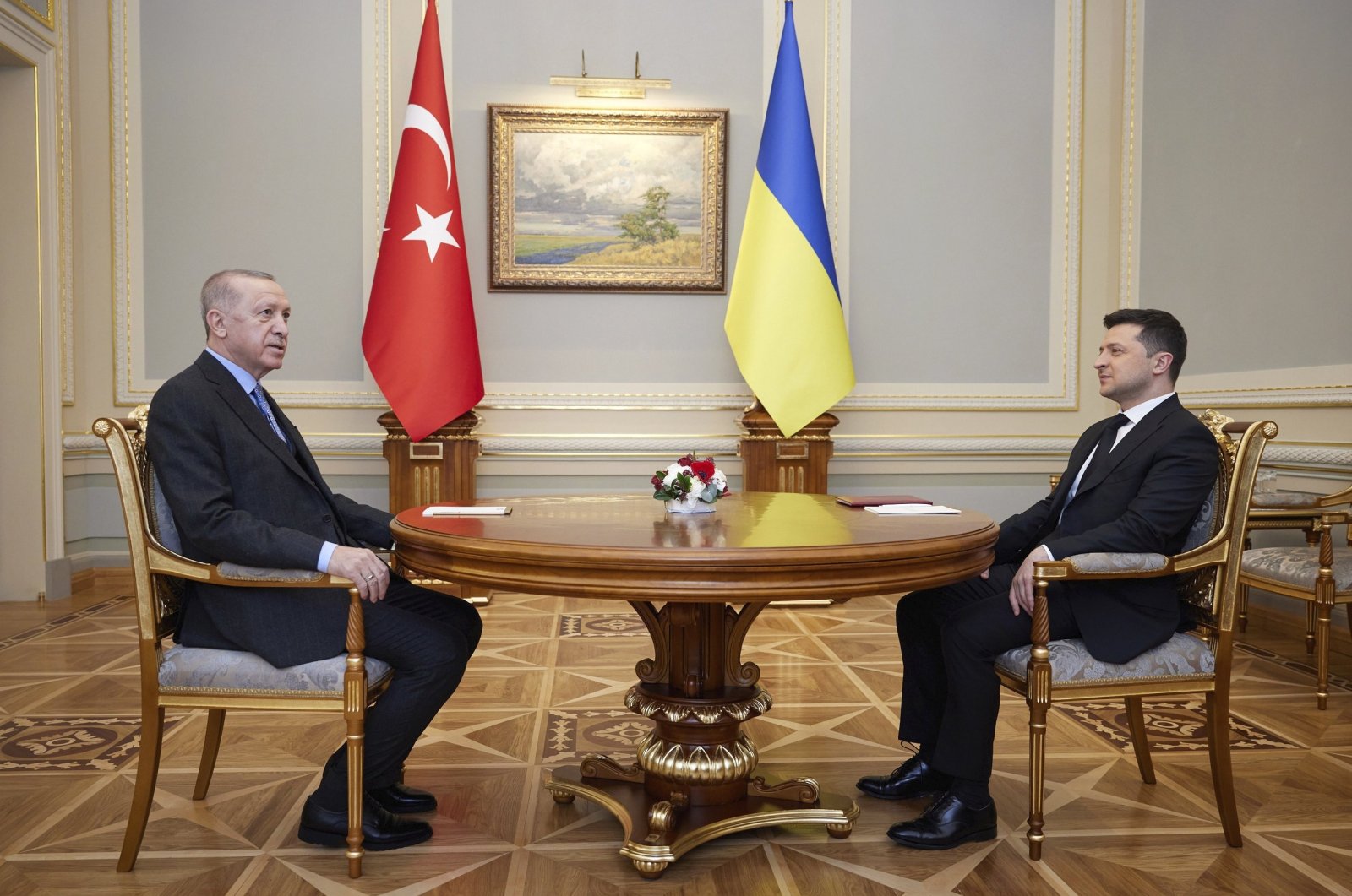 President Recep Tayyip Erdoğan (L) and Ukrainian President Volodymyr Zelenskyy speak during their meeting in Kyiv, Ukraine, Feb. 3, 2022. (AP File Photo)