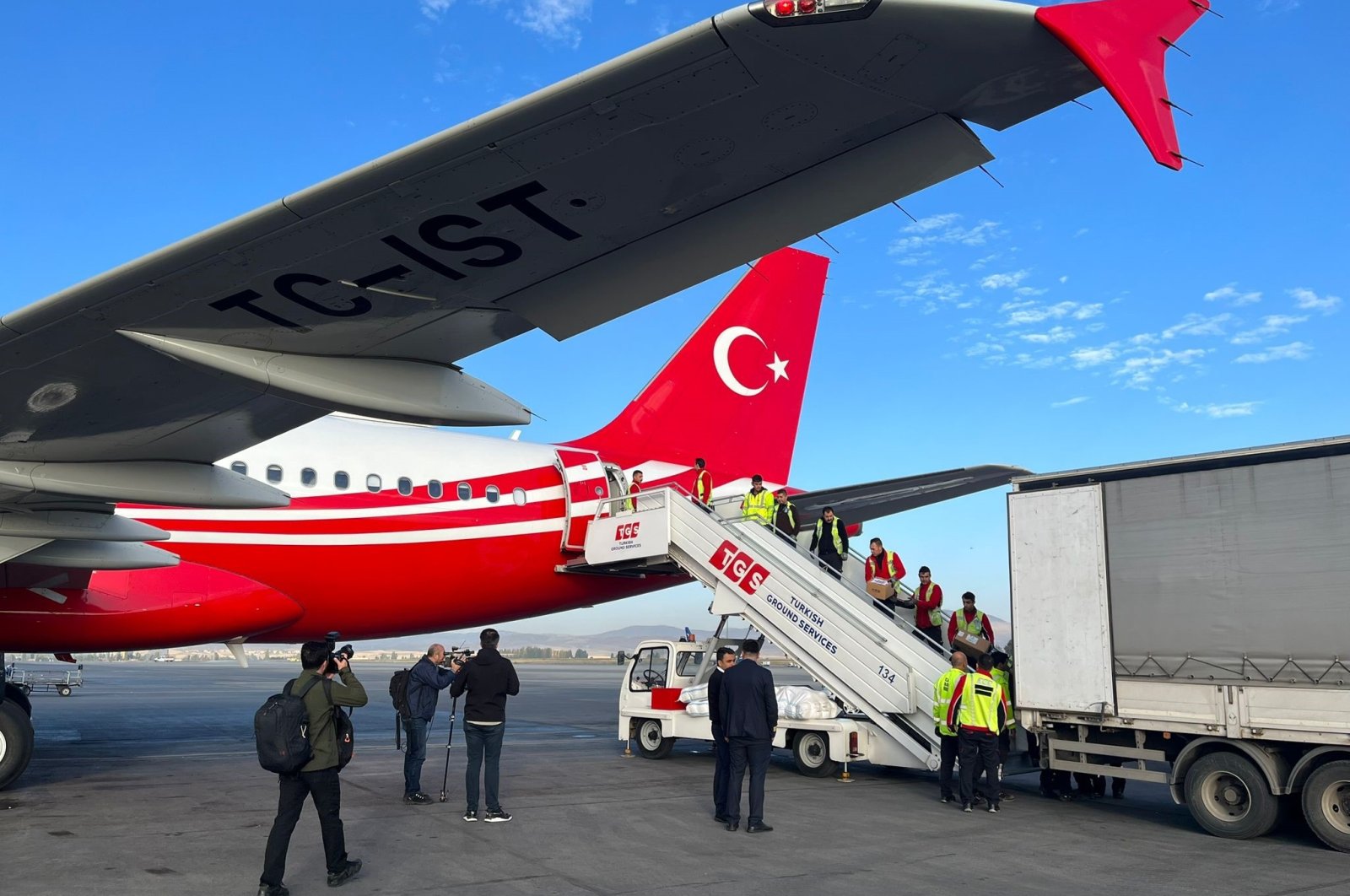 A Turkish presidential plane to carry aid for Gaza is seen on the tarmac in the capital Ankara, Türkiye, Oct. 22, 2023 (AA Photo)