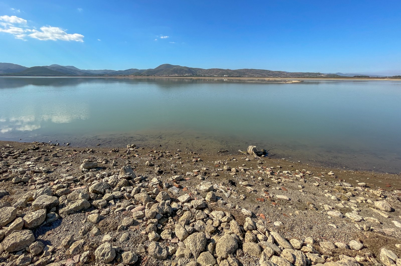 A view of one of the dams in which the water receded amid drought, Izmir, western Türkiye, Oct. 21, 2023. (AA Photo)