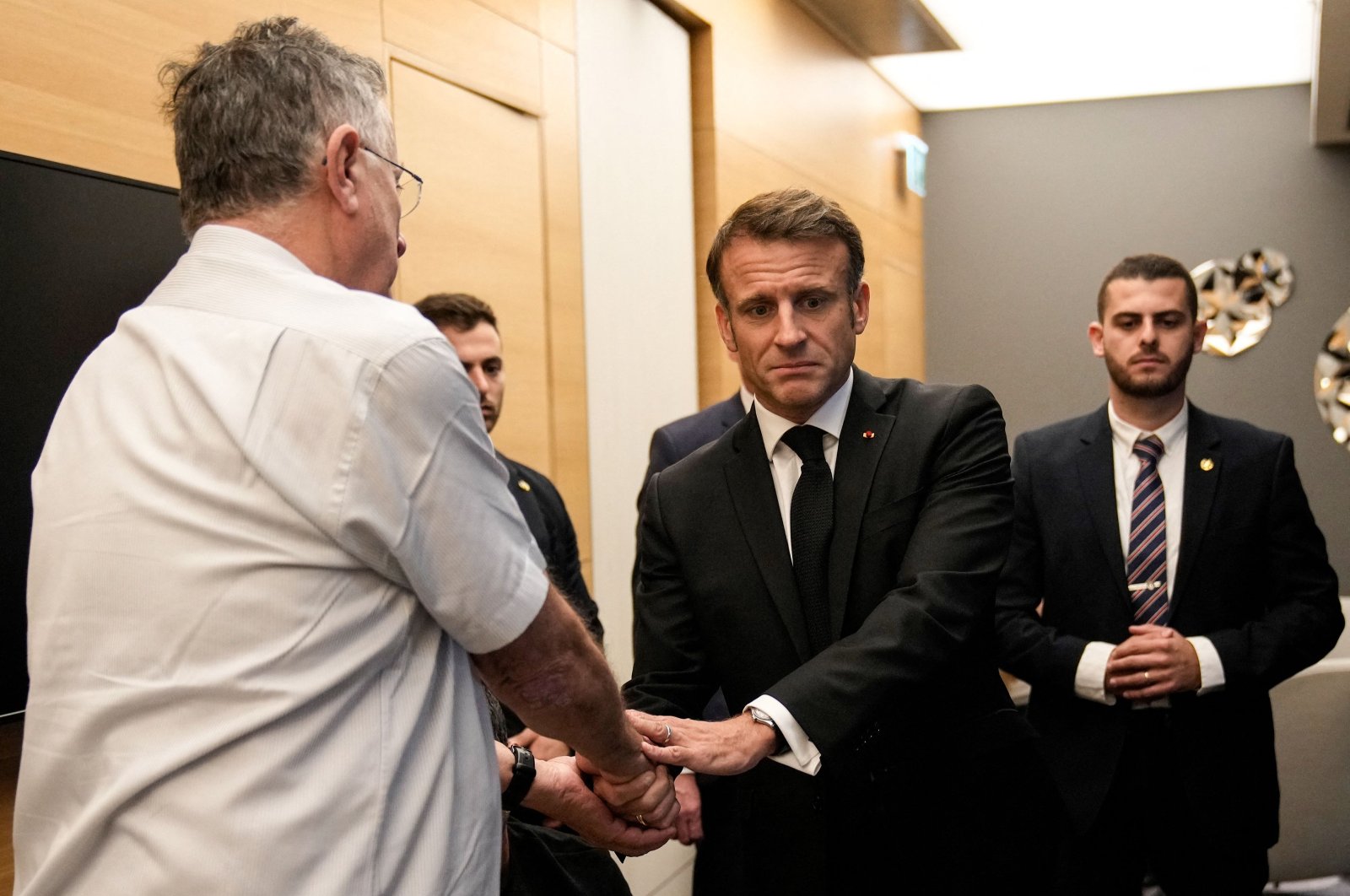 French President Emmanuel Macron (C) meets with Israeli-French nationals at Ben Gurion airport in Tel Aviv, Israel. Oct. 24, 2023. (AFP Photo)