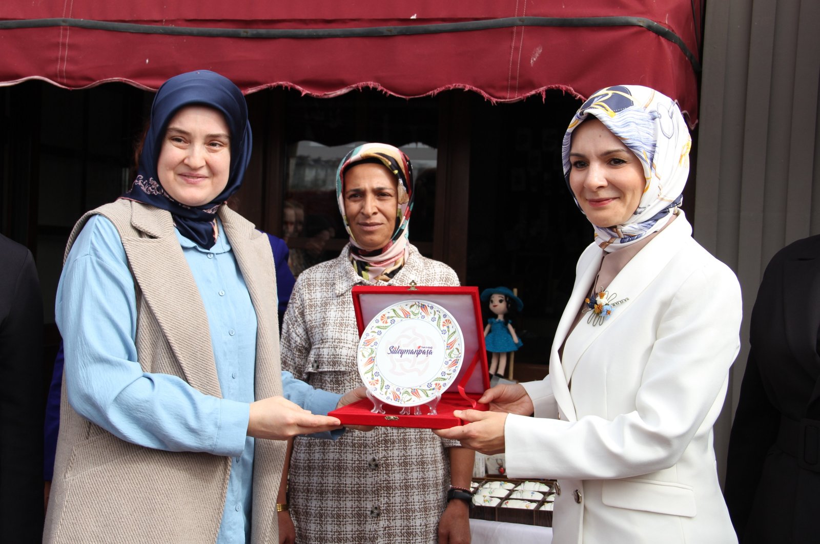 Minister of Family and Social Services Mahinur Özdemir Göktaş (R) awards women in Tekirdağ, Türkiye. (AA Photo)