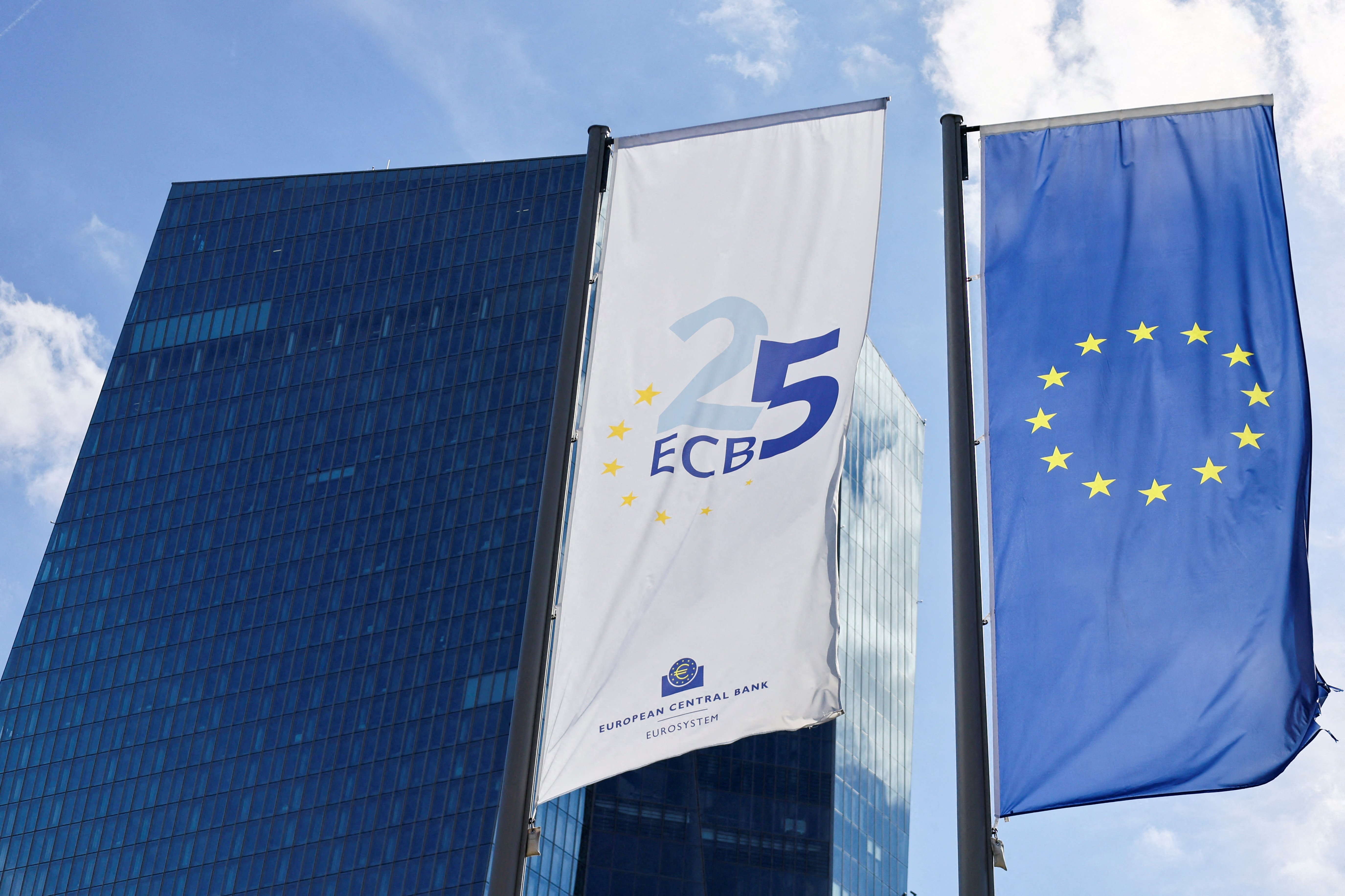 A view shows the European Central Bank (ECB) flag and the flag of the European Union in front of the ECB building in Frankfurt, Germany, Sept. 14, 2023. (Reuters Photo)