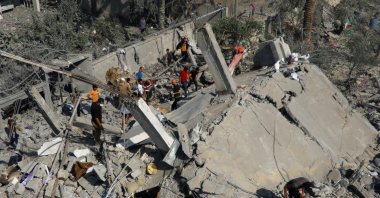 Palestinians search for casualties following an Israeli strike on a house, in Khan Younis, in the southern Gaza Strip, Palestine, Oct. 25, 2023. (Reuters Photo)