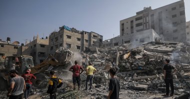 Palestinians search for bodies and survivors among the rubble of the destroyed al-Shawa family house following an Israeli airstrike in Gaza, Palestine, Oct. 25, 2023. (EPA Photo)