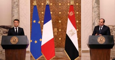 French President Emmanuel Macron (L) and Egyptian President Abdel-Fattah el-Sissi attend a news conference following their talks in Cairo, Egypt, Oct. 25, 2023. (AFP Photo)