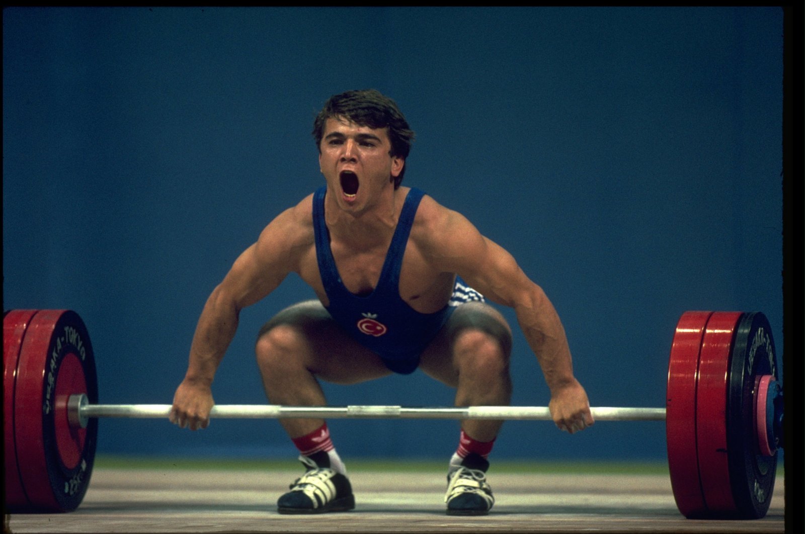 Türkiye&#039;s Naim Süleymanoğlu lifts weights during the featherweight 60 kg. snatch competition at the 1988 Seoul Summer Olympics, Seoul, South Korea, Sept. 20, 1988. (Getty Images Photo)