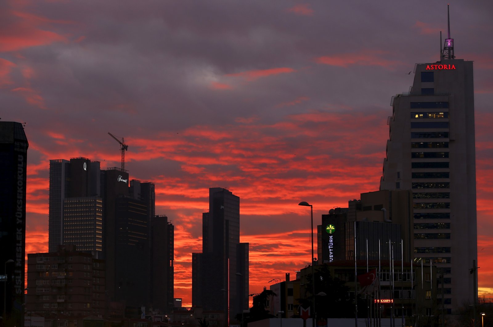 The sun sets behind the Şişli business district, which comprises of leading Turkish companies&#039; headquarters and popular shopping malls, Istanbul, Türkiye, Feb. 1, 2016. (Reuters Photo)