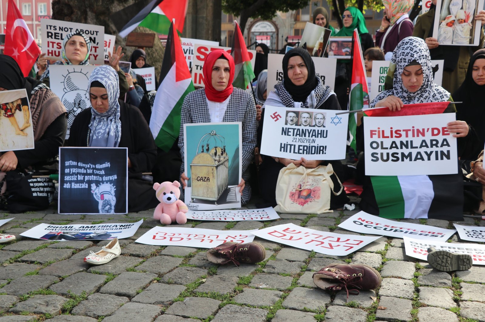 The Solidarity Initiative with Palestinian Women has initiated a three-day sit-in protest to denounce Israel&#039;s attacks on Gaza, Trabzon, Türkiye, Oct. 23, 2023. (AA Photo)