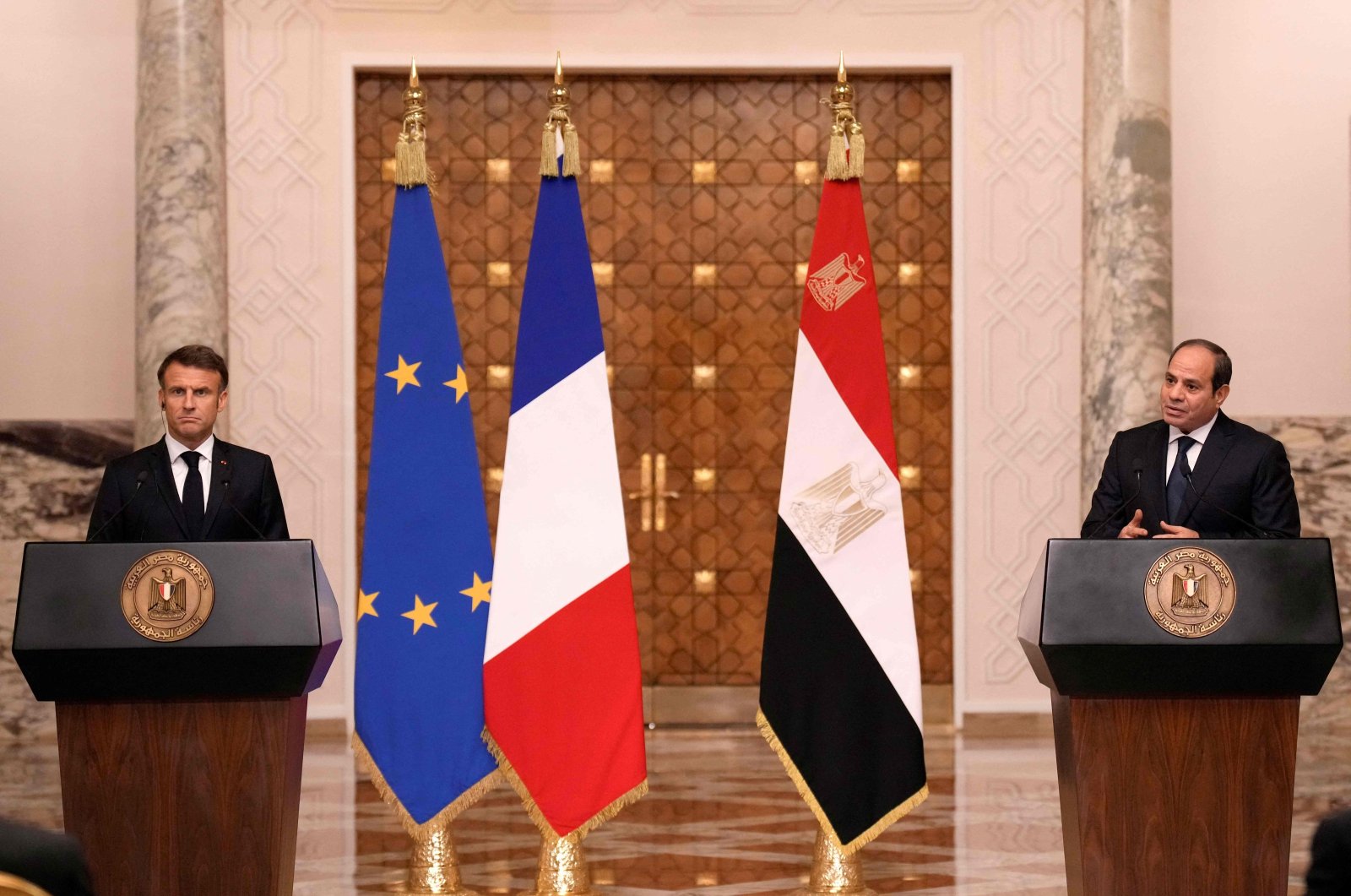 French President Emmanuel Macron (L) and Egyptian President Abdel Fattah el-Sissi attend a news conference following their talks in Cairo, Egypt, Oct. 25, 2023. (AFP Photo)