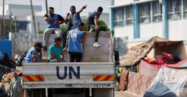 United Nations workers arrive to distribute aid to Palestinians, who have fled their homes due to Israeli strikes, and take shelter in a U.N.-run school, in Khan Younis in the southern Gaza Strip, Oct. 23, 2023. (Reuters Photo)