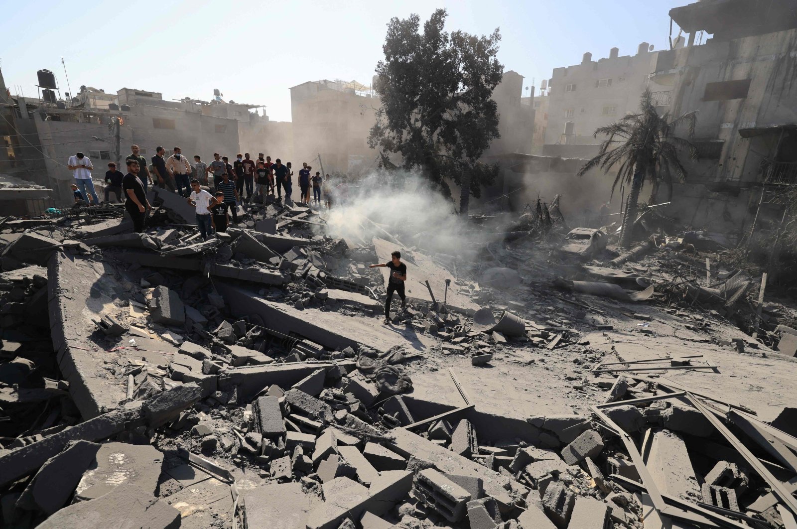 Palestinians search for survivors amid the rubble of buildings destroyed in Israeli bombardment, Khan Yunis, Gaza Strip, Palestine, Oct. 26, 2023. (AFP Photo)