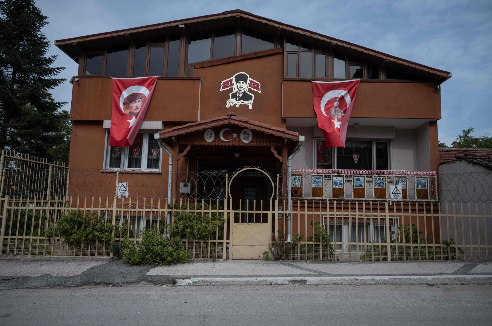 The facade of Mukkades Kokeralp Çırak&#039;s house with flag portraits of Mustafa Kemal Atatürk, Edirne, Türkiye, Oct. 25, 2023. (AFP Photo)