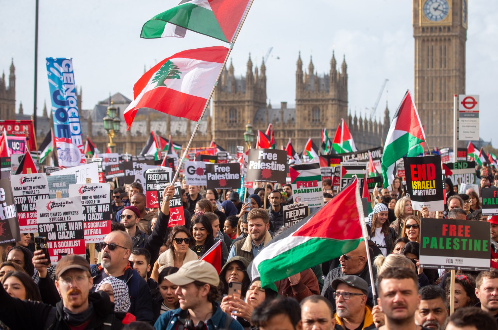 People gather for a National March for Palestine organized by the Palestine Solidarity Campaign in London, U.K., Oct. 28, 2023. (EPA Photo)