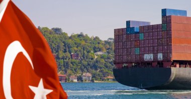 A cargo vessel transports containers near Aydın, western Türkiye, Oct. 5, 2023. (IHA Photo)