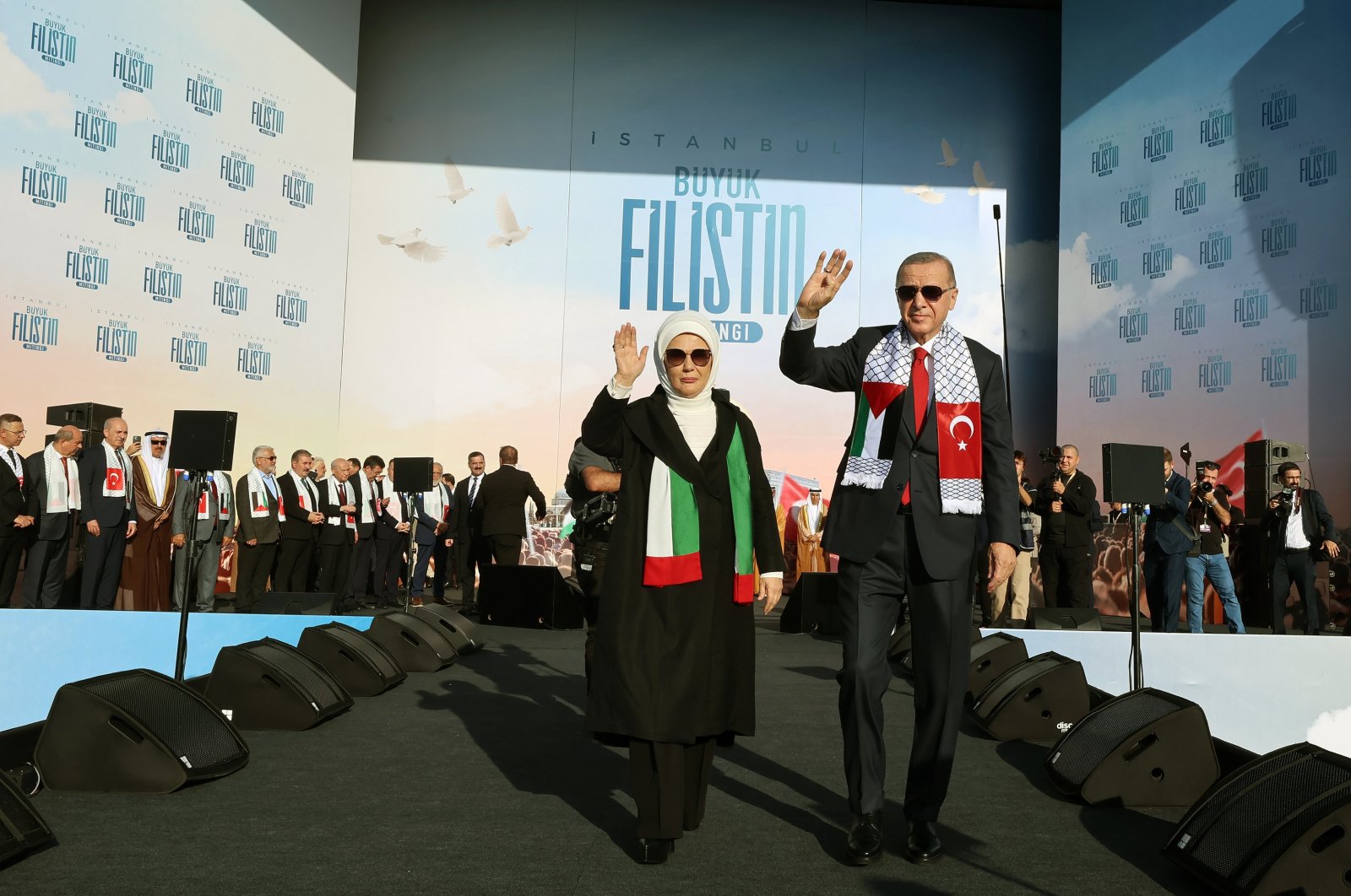 First lady Emine Erdoğan greets the crowd with President Recep Tayyip Erdoğan at the &quot;Great Palestine Meeting,&quot; Istanbul, Türkiye, Oct. 28, 2023. (AA Photo)