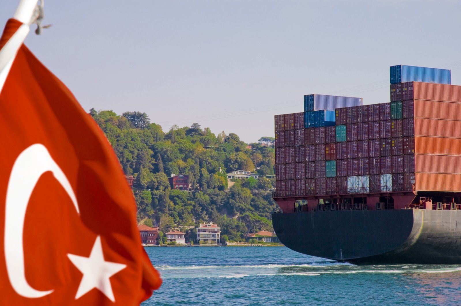 A cargo vessel transports containers near Aydın, western Türkiye, Oct. 5, 2023. (IHA Photo)