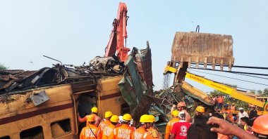 Members of the National Disaster Response Force (NDRF) conduct a rescue operation at the site of a train crash in Vizianagaram district of India&#039;s Andhra Pradesh state, Oct. 30, 2023. (AFP Photo)