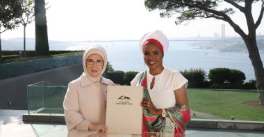 First lady Emine Erdoğan with Angeline Ndayishimiye, the wife of Burundi’s President Evariste Ndayishimiye in Istanbul, Oct. 30, 2023. (AA Photo)
