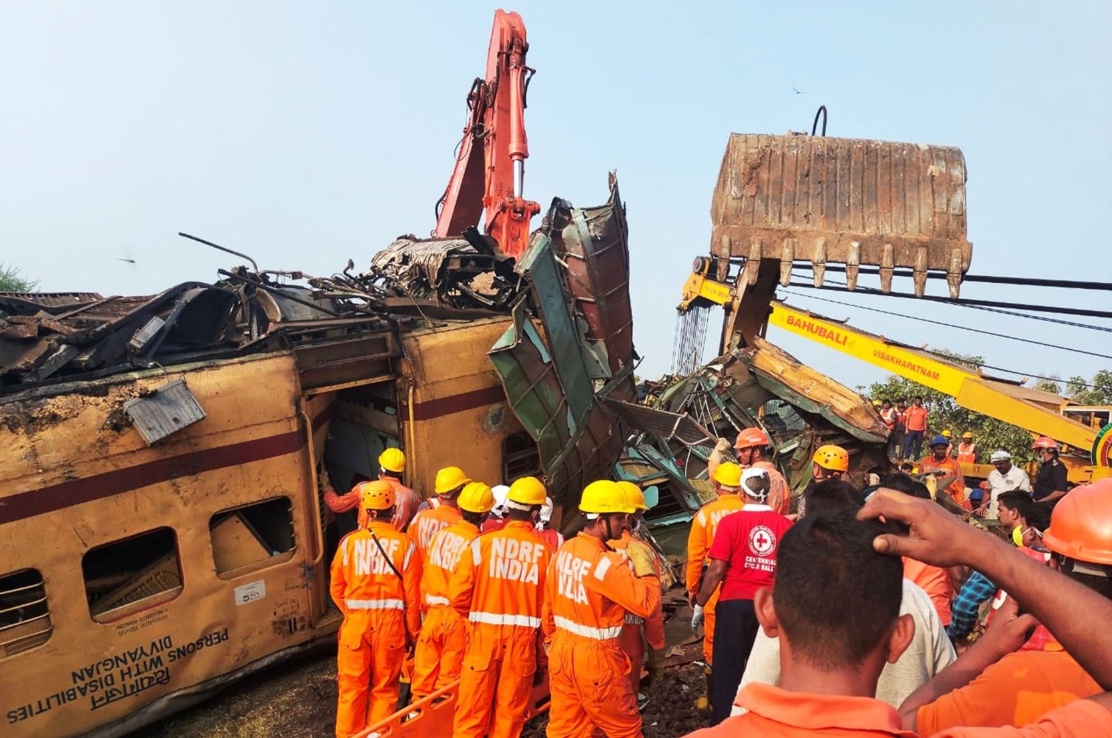 Members of the National Disaster Response Force (NDRF) conduct a rescue operation at the site of a train crash in Vizianagaram district of India&#039;s Andhra Pradesh state, Oct. 30, 2023. (AFP Photo)