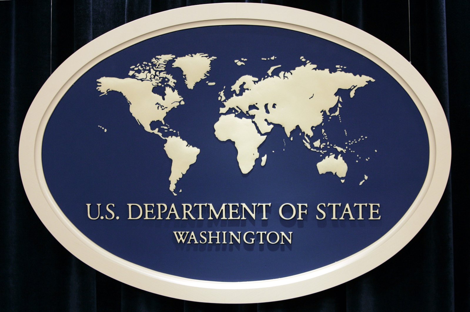 The sign used as the backdrop for press briefings at the U.S. Department of State is seen before a news conference at the State Department in Washington, Aug. 10, 2006. (AP File Photo)
