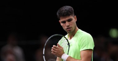 Spain&#039;s Carlos Alcaraz during his round of 32 match against Russia&#039;s Roman Safiullin, Paris, France, Oct. 31, 2023. (Reuters Photo)