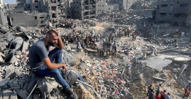 A man gestures as Palestinians search for casualties a day after Israeli strikes on houses in Jabalia refugee camp in the northern Gaza Strip, Palestine, Nov. 1, 2023. (Reuters Photo)