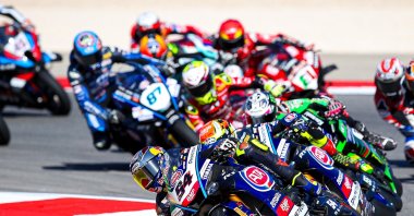 Toprak Razgatlıoğlu of Türkiye and Yamaha WorldSBK team leads the field during the FIM Superbike World Championship at Autodromo Internacional do Algarve in Lagoa, Algarve, Portugal, Oct. 1, 2023. (Getty Images Photo)