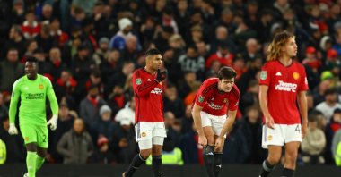 Manchester United's Harry Maguire (C-R), Casemiro (C-L) and teammates look dejected after conceding their second goal, Manchester, Britain, Nov. 1, 2023. (Reuters Photo)