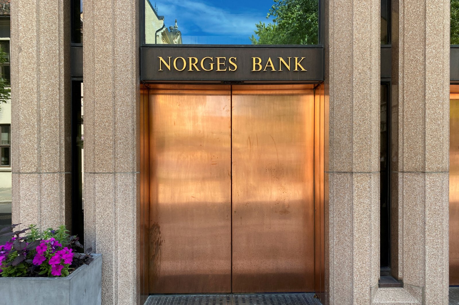 A view shows the building of Norway’s central bank, Norges Bank, in Oslo, Norway, June 23, 2022. (Reuters Photo)