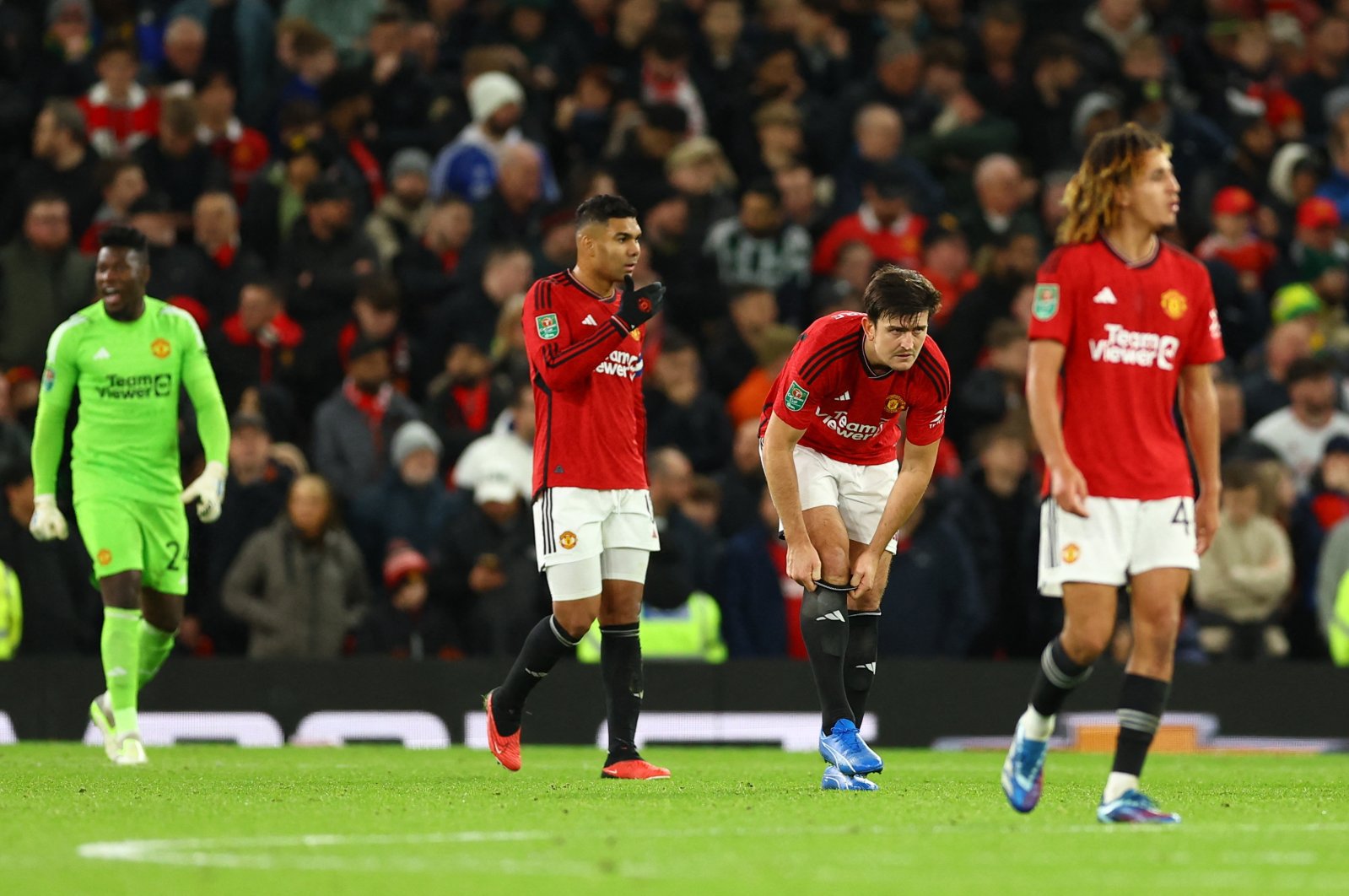 Manchester United&#039;s Harry Maguire (C-R), Casemiro (C-L) and teammates look dejected after conceding their second goal, Manchester, Britain, Nov. 1, 2023. (Reuters Photo)