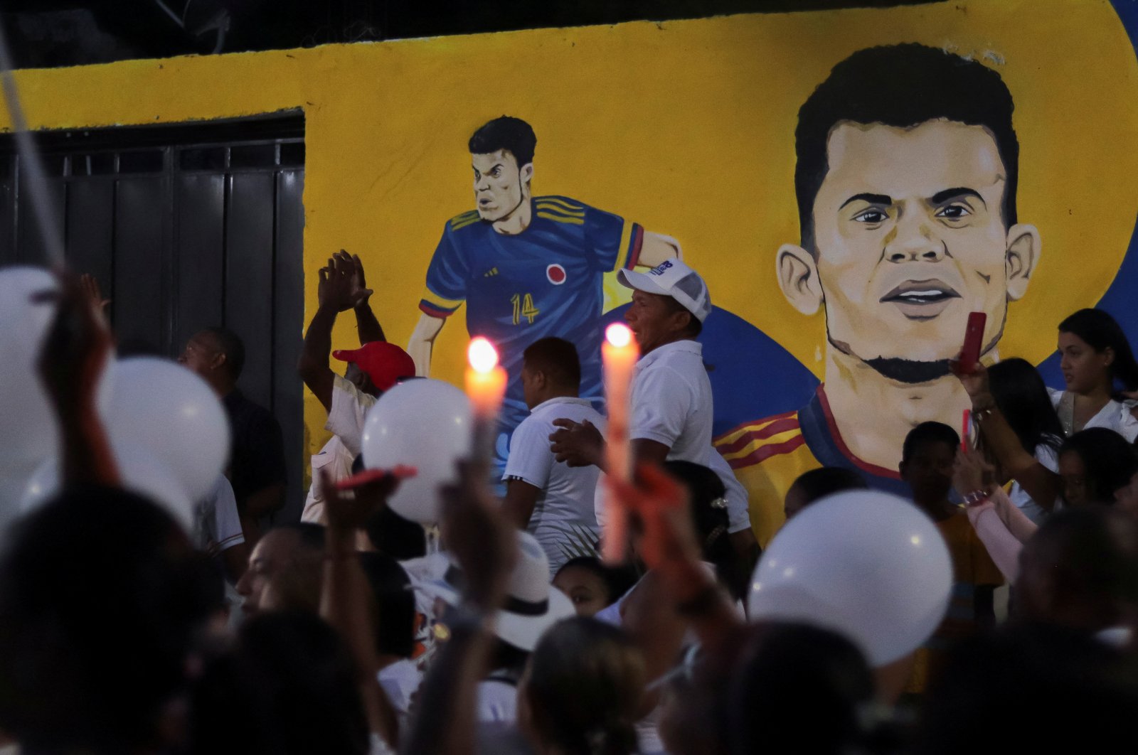 People attend a candlelight vigil demanding the release of the father of Liverpool F.C.&#039;s forward Luis Diaz after he was kidnapped, in Barrancas, Colombia Oct.31, 2023. (Reuters Photo)