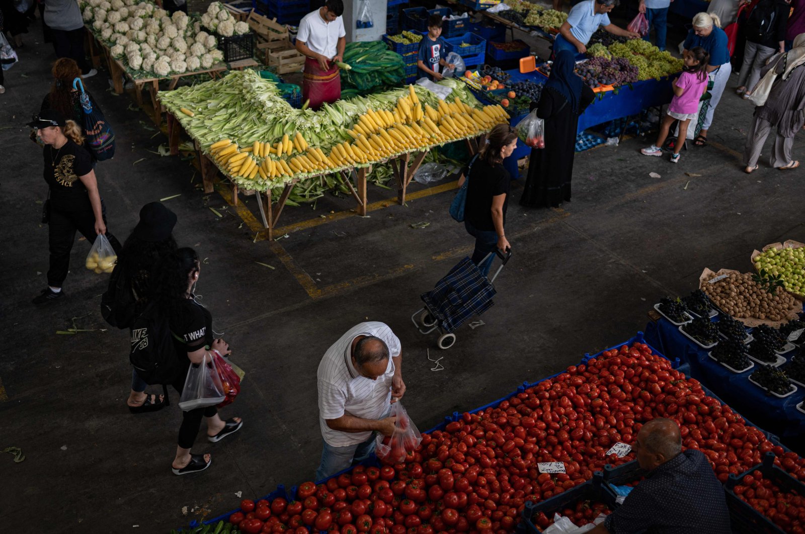 Customers shop for vegetables at a local bazaar in Istanbul, Türkiye, Sept. 6, 2022. (AFP Photo)