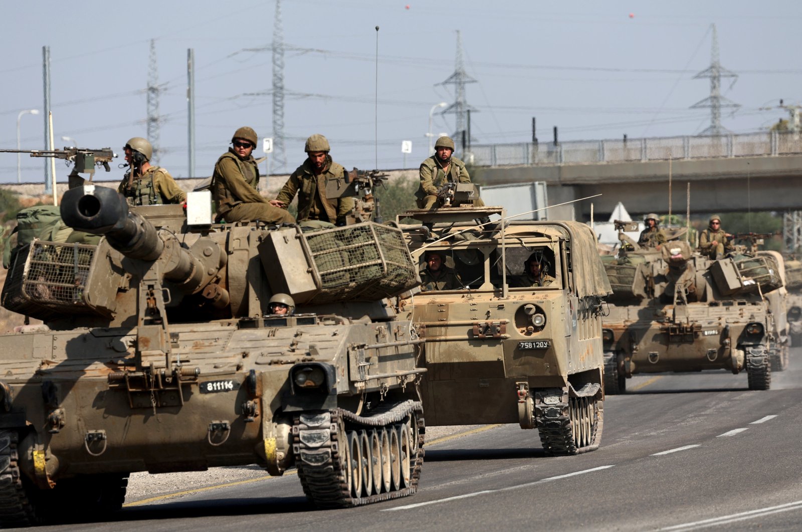 An Israeli artillery unit moves toward the border with the Gaza Strip, southern Israel, Nov. 3, 2023. (EPA Photo)