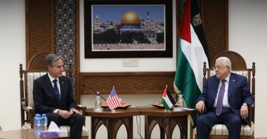 U.S. Secretary of State Antony Blinken (L) meets with Palestinian President Mahmoud Abbas (R) in the West Bank city of Ramallah, Palestine, Nov. 5, 2023. (EPA Photo)
