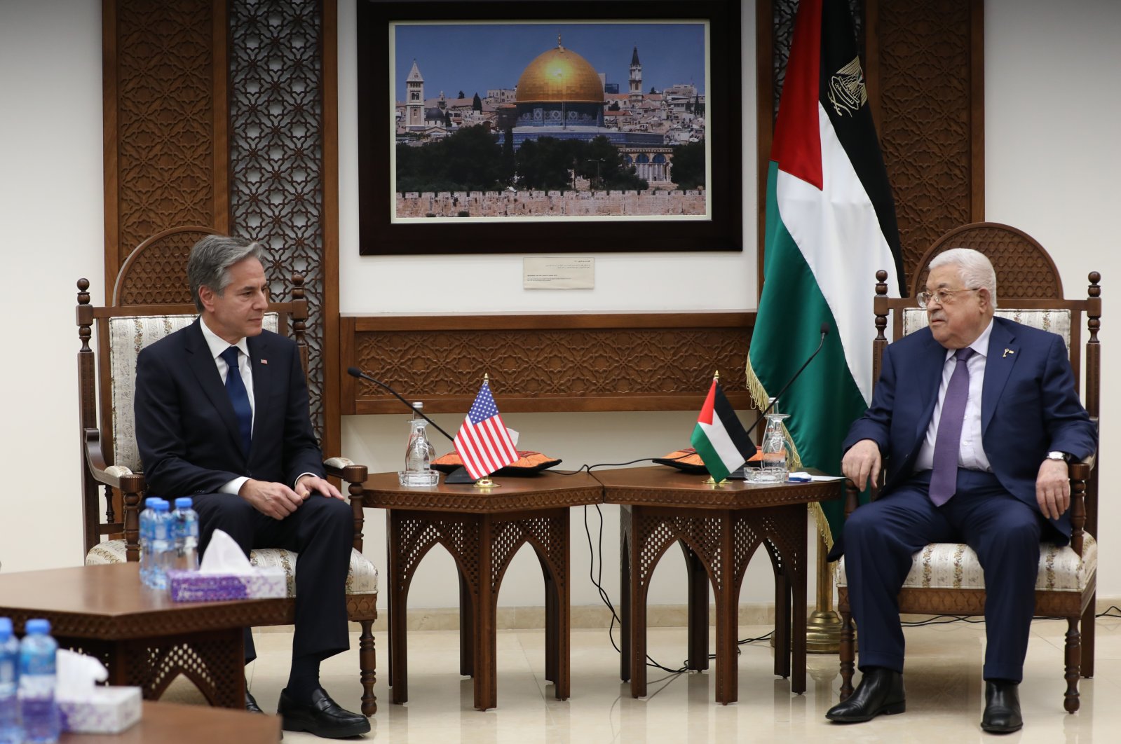 U.S. Secretary of State Antony Blinken (L) meets with Palestinian President Mahmoud Abbas (R) in the West Bank city of Ramallah, Palestine, Nov. 5, 2023. (EPA Photo)