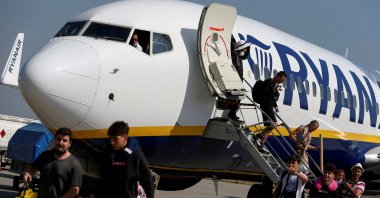 Passengers alight from a Ryanair aircraft at Ferenc Liszt International Airport in Budapest, Hungary, Aug. 18, 2022. (Reuters Photo)