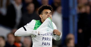 Liverpool's Luis Diaz celebrates scoring their first goal during the Premier League match against Luton Town, Kenilworth Road, Luton, U.K, Nov. 5, 2023. (Reuters Photo)