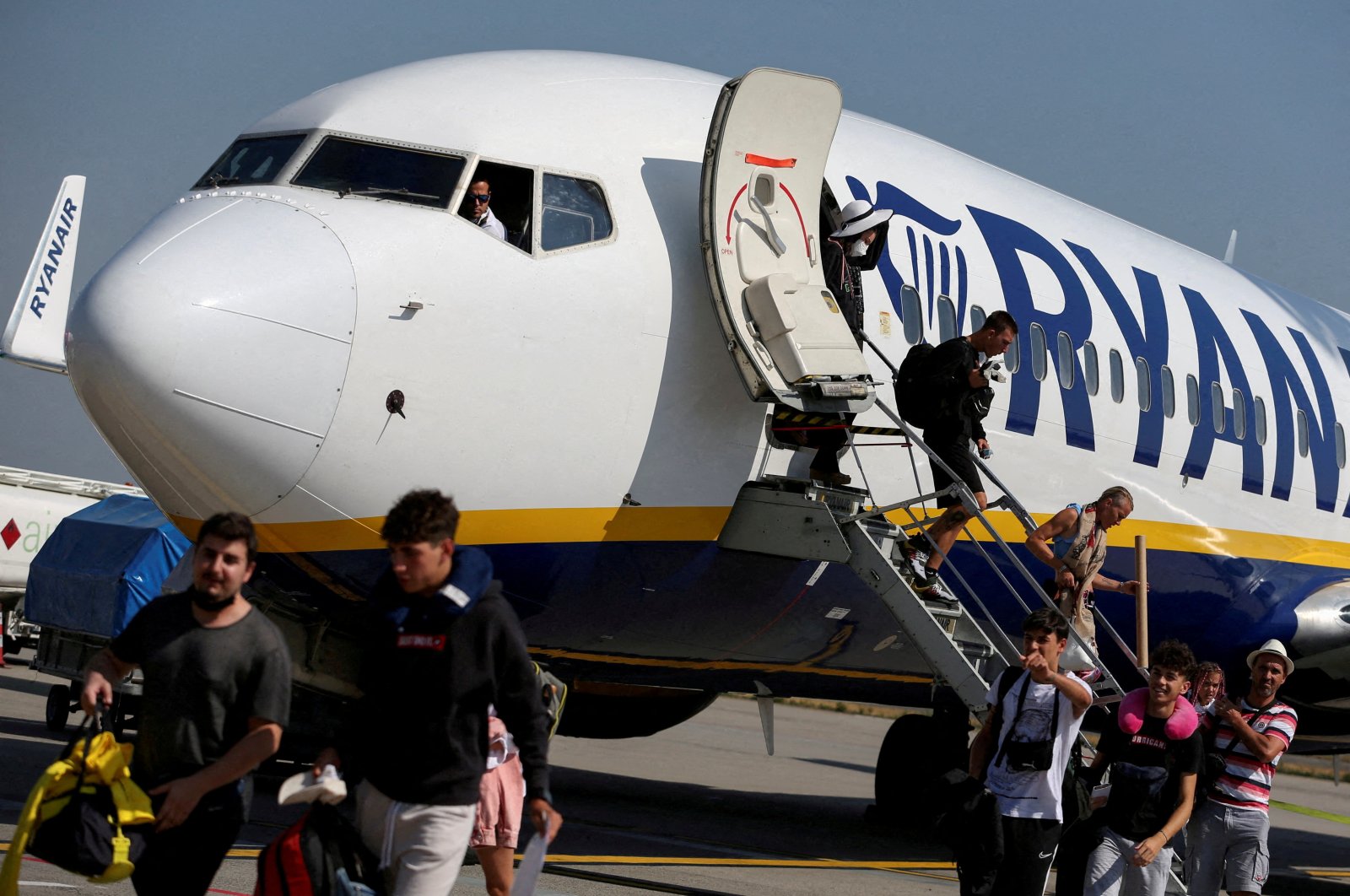 Passengers alight from a Ryanair aircraft at Ferenc Liszt International Airport in Budapest, Hungary, Aug. 18, 2022. (Reuters Photo)