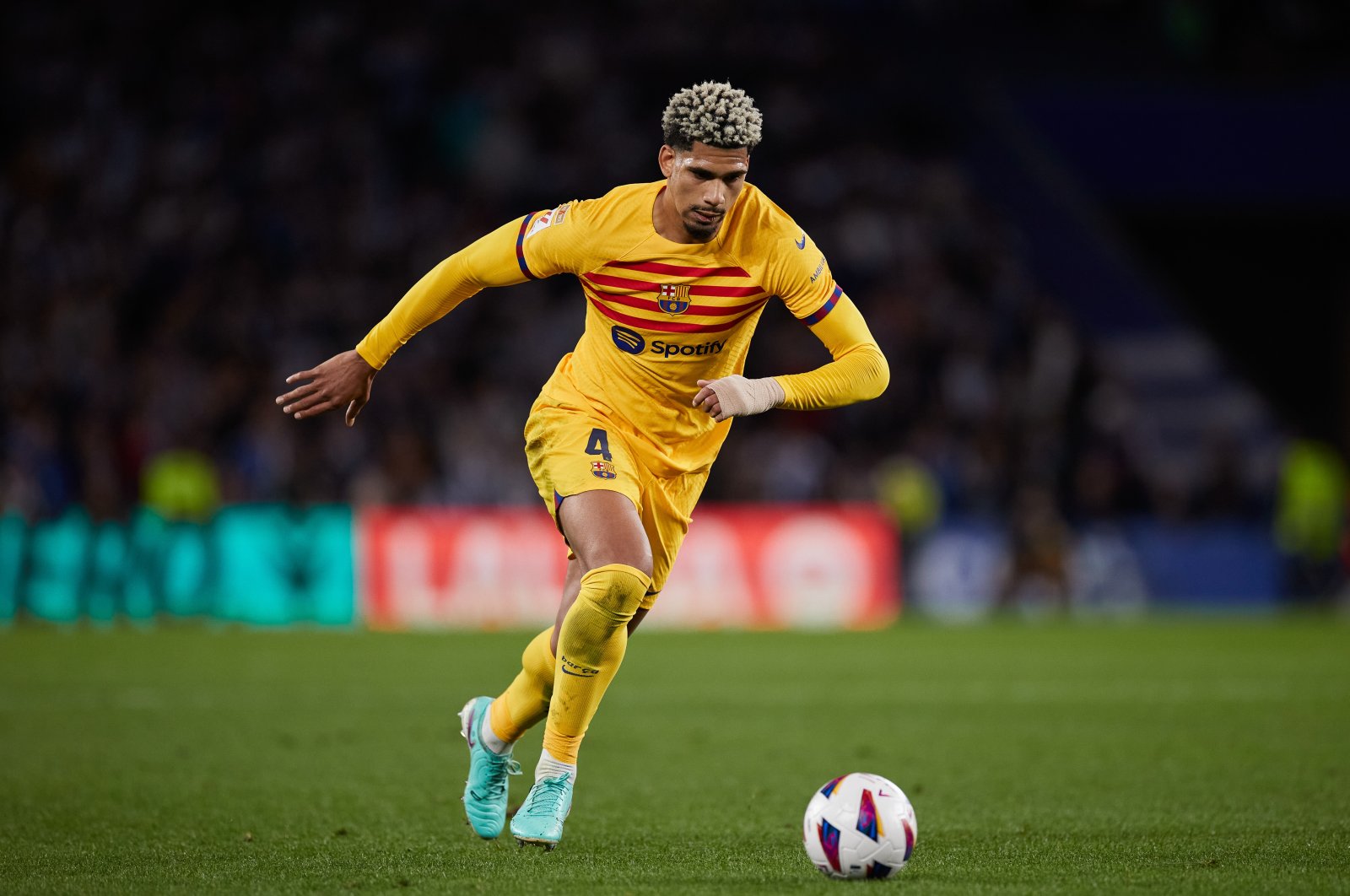 Barcelona&#039;s Ronald Araujo in action during the La Liga match against Real Sociedad at Reale Arena, San Sebastian, Spain, Nov. 4, 2023. (Getty Images Photo)