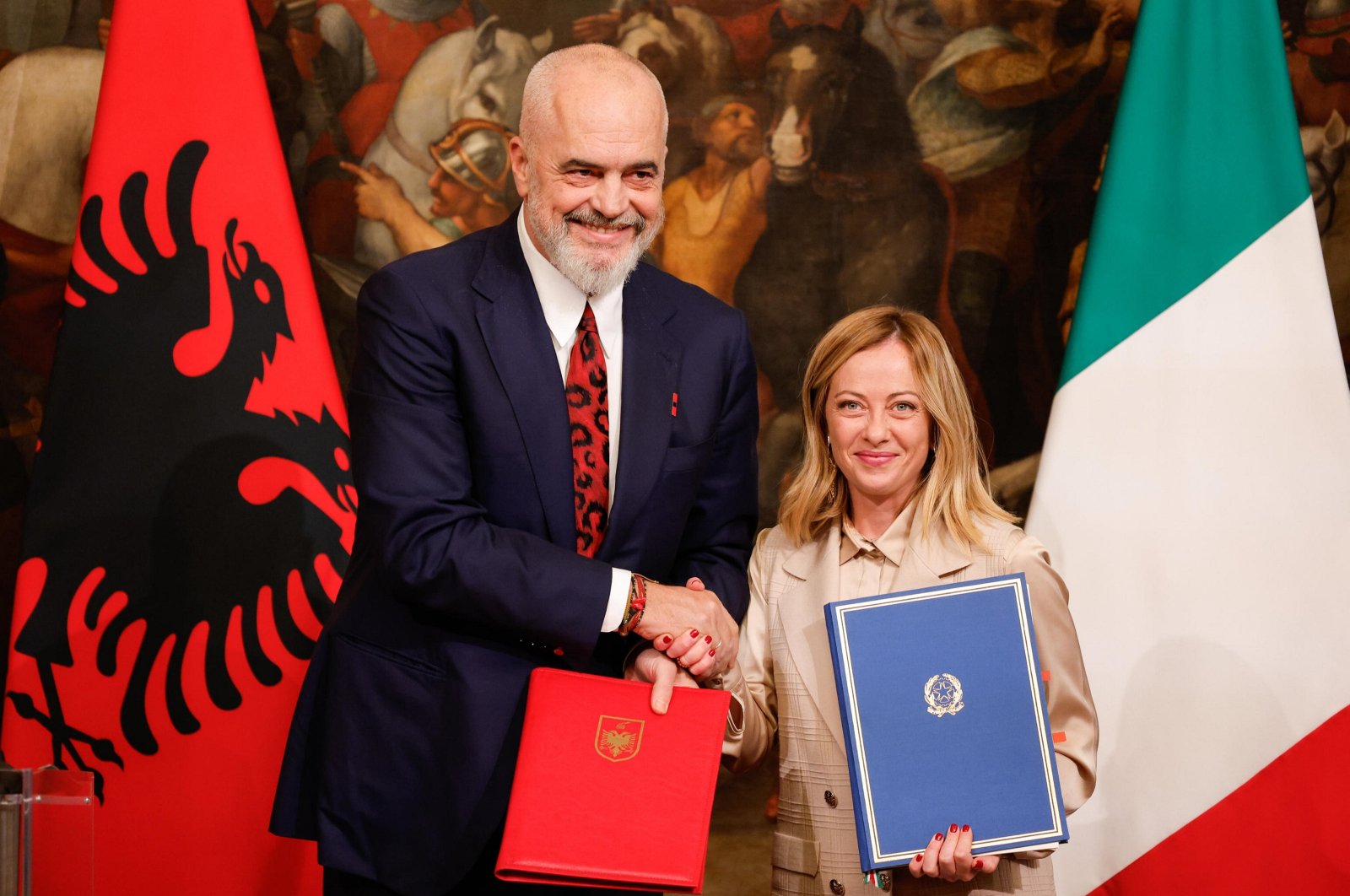 Italy&#039;s Prime Minister Giorgia Meloni (R) and Albania&#039;s Prime Minister Edi Rama (L) shake hands at Chigi Palace in Rome, Italy, Nov. 6, 2023.  (EPA Photo)