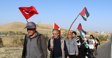 Turkish activists march from Istanbul to Palestine to call attention to Israeli attacks on the Gaza Strip along a highway in the capital Ankara, Türkiye, Nov. 5, 2023. (AA Photo)