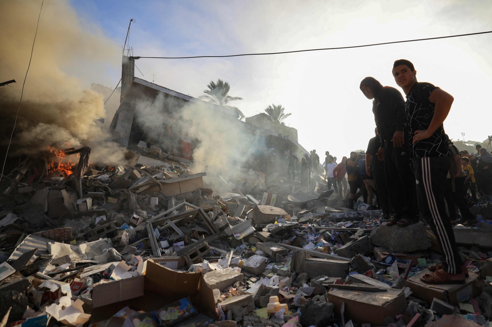 Palestinians stand above debris after Israeli bombardment in Khan Yunis in the southern Gaza Strip, Palestine, Nov. 7, 2023. (AFP Photo)