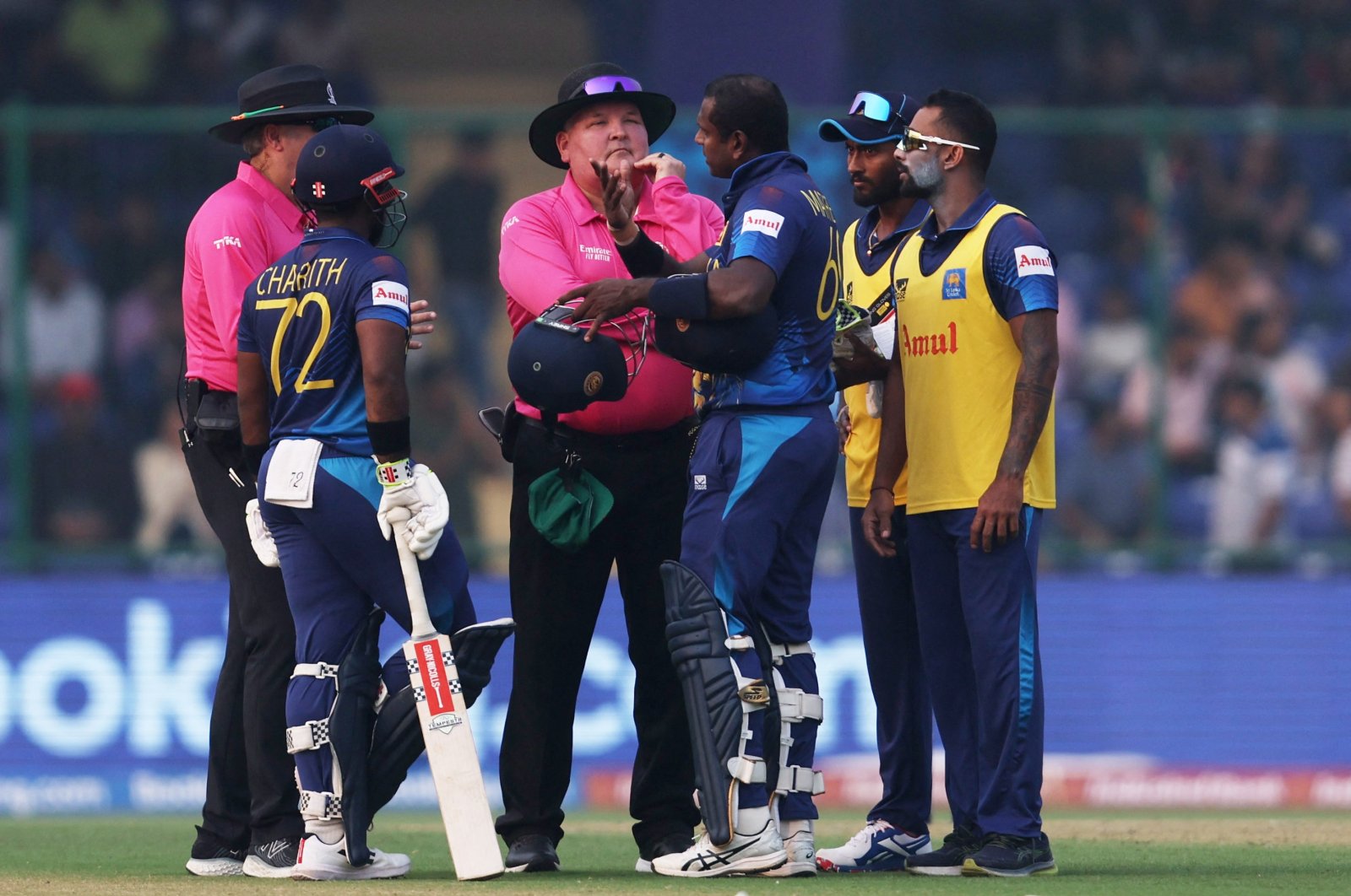 Sri Lanka&#039;s Angelo Mathews (3rd L) speaks to the umpires after losing his wicket due to time out during the ICC Cricket World Cup 2023 match against Bangladesh at the Arun Jaitley Stadium, New Delhi, India, Nov. 6, 2023. (Reuters Photo) 