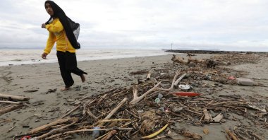 A woman walks along Kampung Jawa Beach in Banda Aceh, Indonesia, Oct. 16, 2023. (EPA Photo)