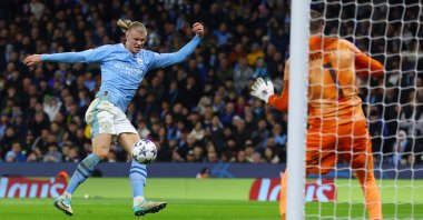 Manchester City&#039;s Erling Haaland shoots at goal during the Champions League match against Young Boys at Etihad Stadium, Manchester, UK., Nov. 7, 2023. (Reuters Photo)