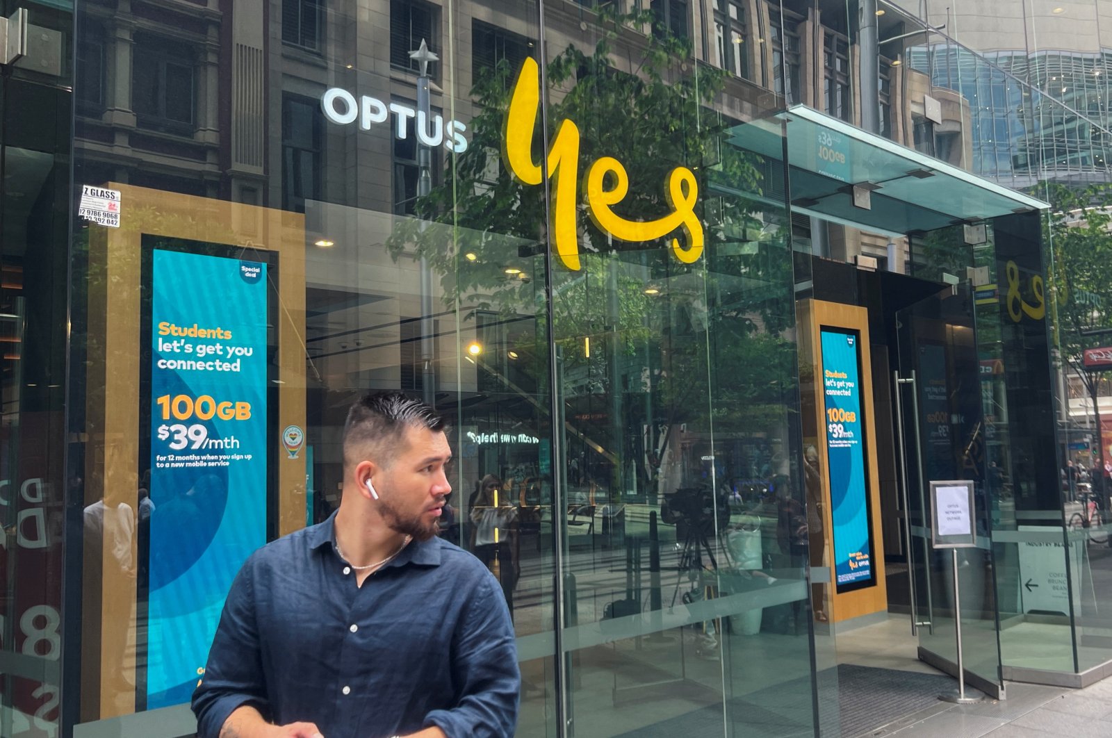 A man walks past an Optus shop in Sydney, Australia, Nov. 8, 2023. (Reuters Photo)