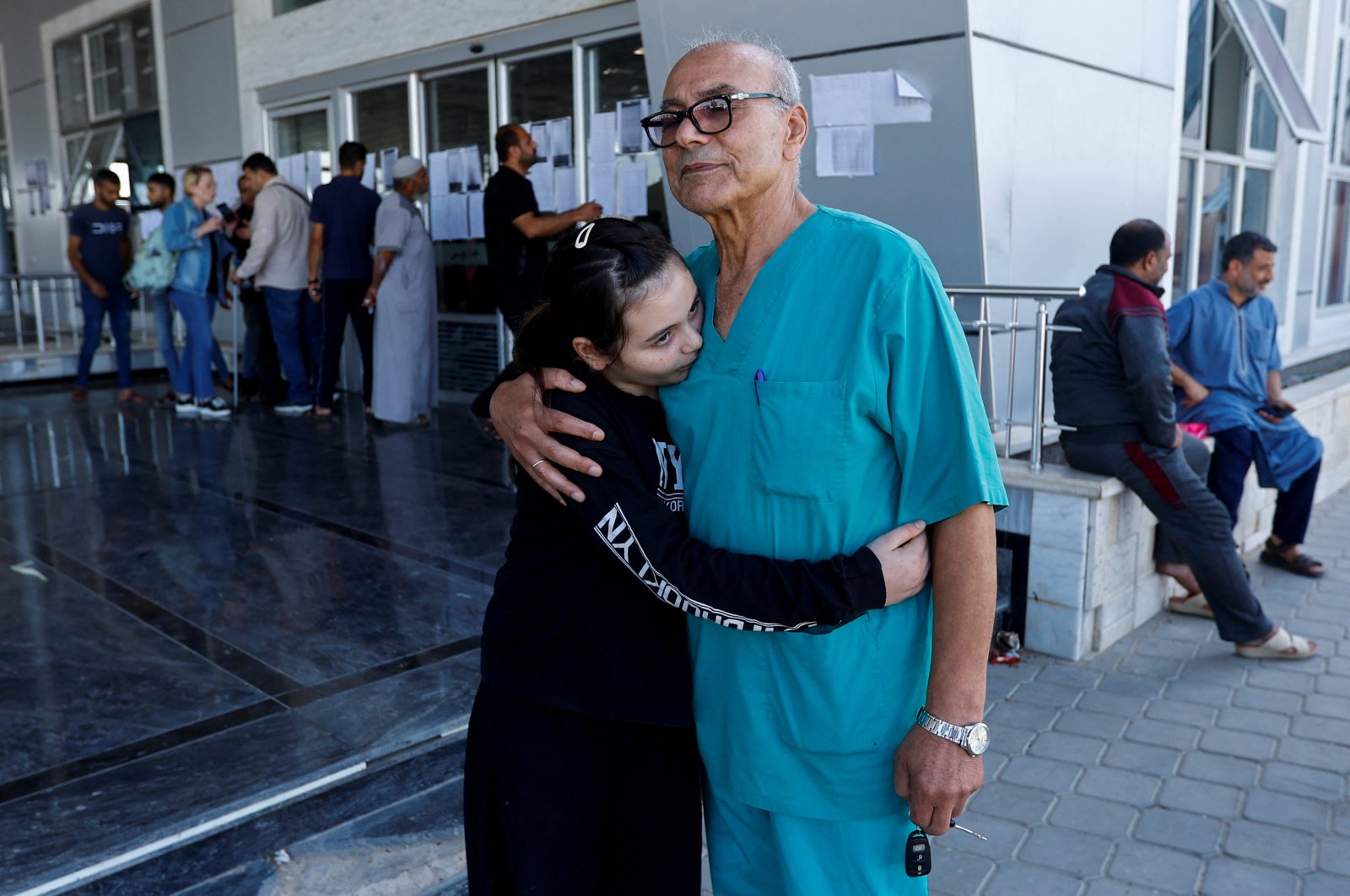 Palestinian doctor Mohammad Abu Namoos, who chose to stay in Gaza to treat patients, says goodbye to his daughter Dina before she leaves the strip, at Rafah border crossing, Rafah, Gaza Strip, Nov. 7, 2023. (Reuters Photo)