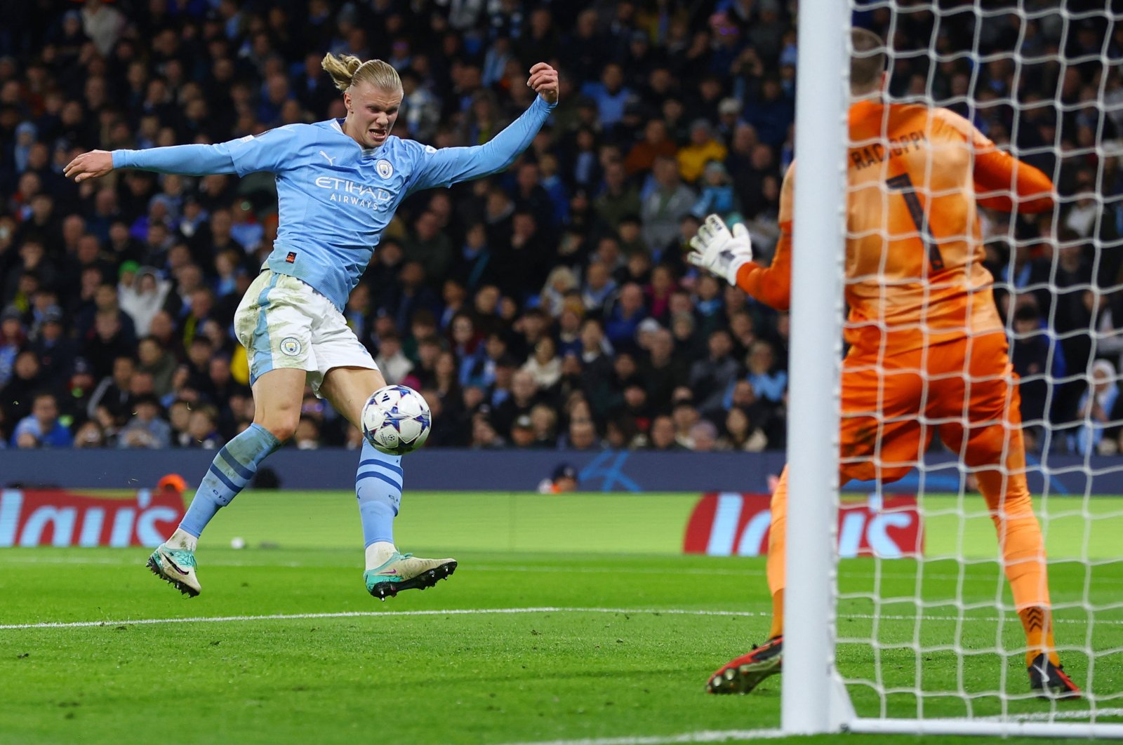 Manchester City&#039;s Erling Haaland shoots at goal during the Champions League match against Young Boys at Etihad Stadium, Manchester, UK., Nov. 7, 2023. (Reuters Photo)