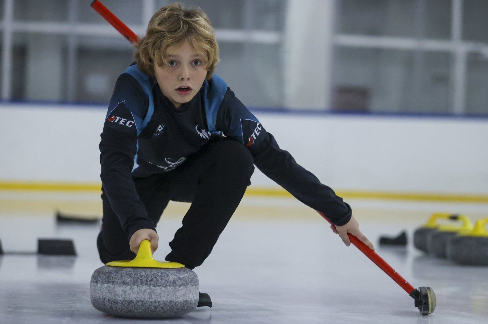 Chenol’den ilham alan curling oyunu Türkiye’nin başkenti Ankara’yı kasıp kavuruyor